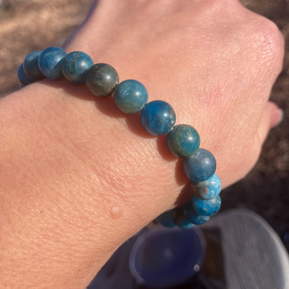 NWOT Matte Elastic Blue Apatite Beaded Bracelet (slightly shiny)